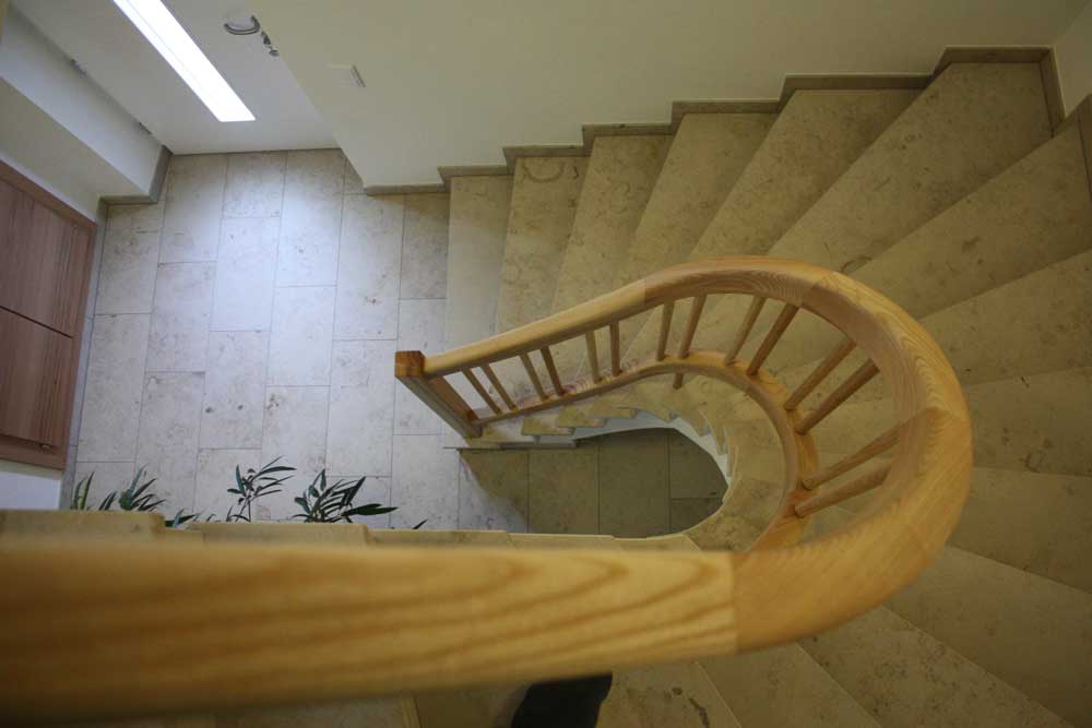 Tischlerei-Treppe-nach-Maß-12