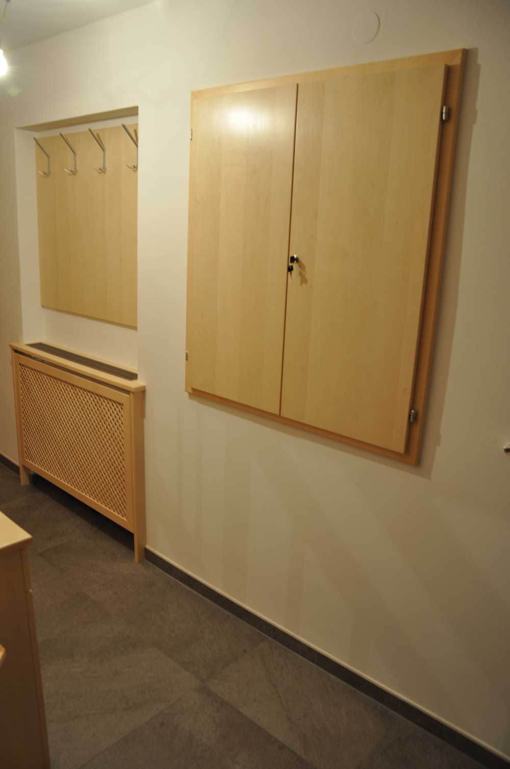 holz-vorzimmer-garderobe-vom-tischler-nach-maß-modern-planung-3